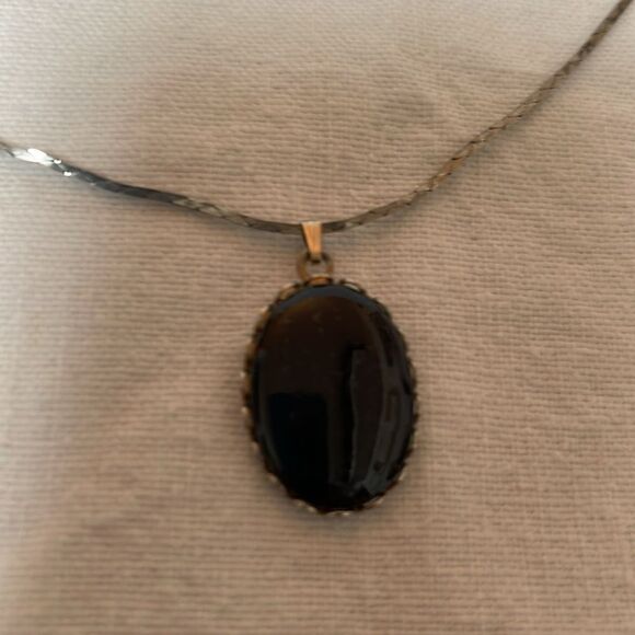 Vintage Elegant Black and. Silver Pendant Necklace - Picture 3 of 9